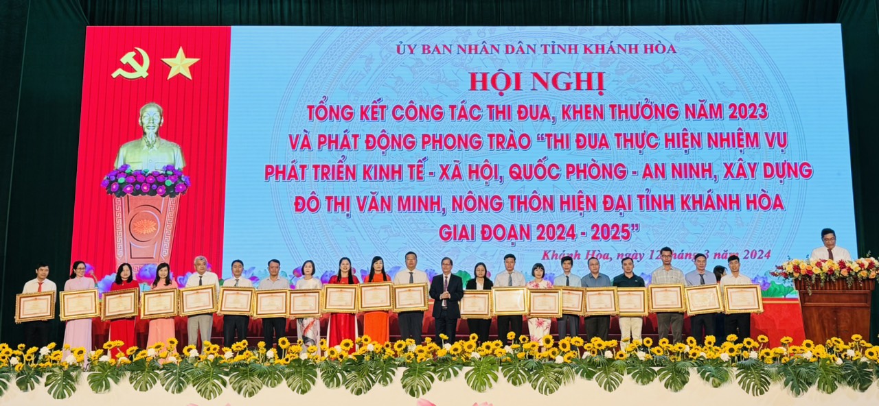 Trường Trung cấp nghề Vạn Ninh vinh dự được nhận Bằng khen  của Thủ tướng Chính phủ