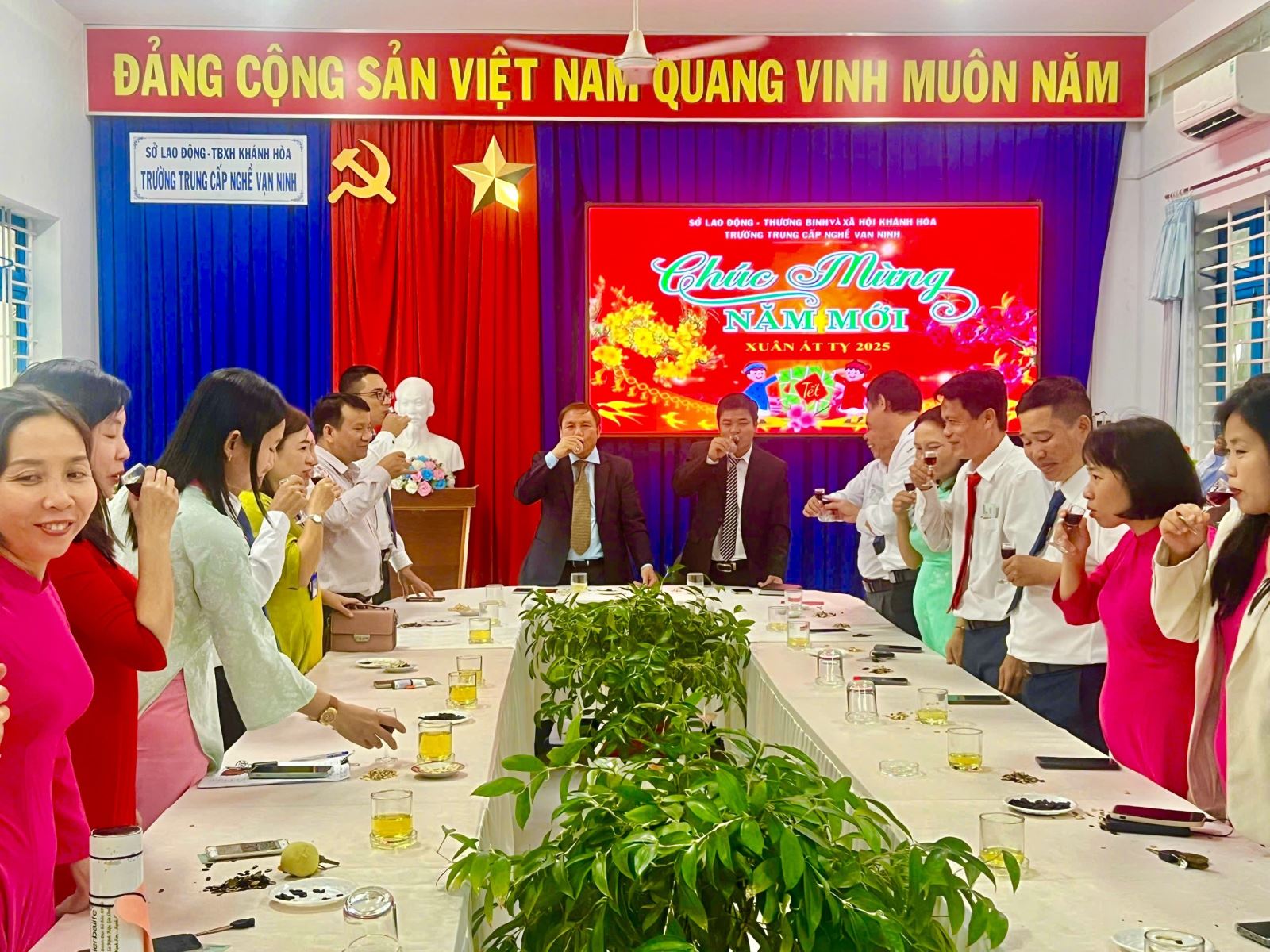 LÃNH ĐẠO SỞ LAO ĐỘNG – TB&XH KHÁNH HÒA GẶP MẶT CHÚC TẾT VIÊN CHỨC, NGƯỜI LAO ĐỘNG VÀ HƯỞNG ỨNG  TẾT TRỒNG CÂY XUÂN ẤT TỴ 2025