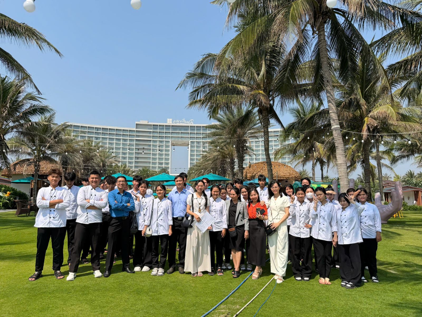 TỔ CHỨC THAM QUAN THỰC TẾ CHO HỌC SINH NGHỀ KỸ THUẬT CHẾ BIẾN MÓN ĂN TẠI DOANH NGHIỆP