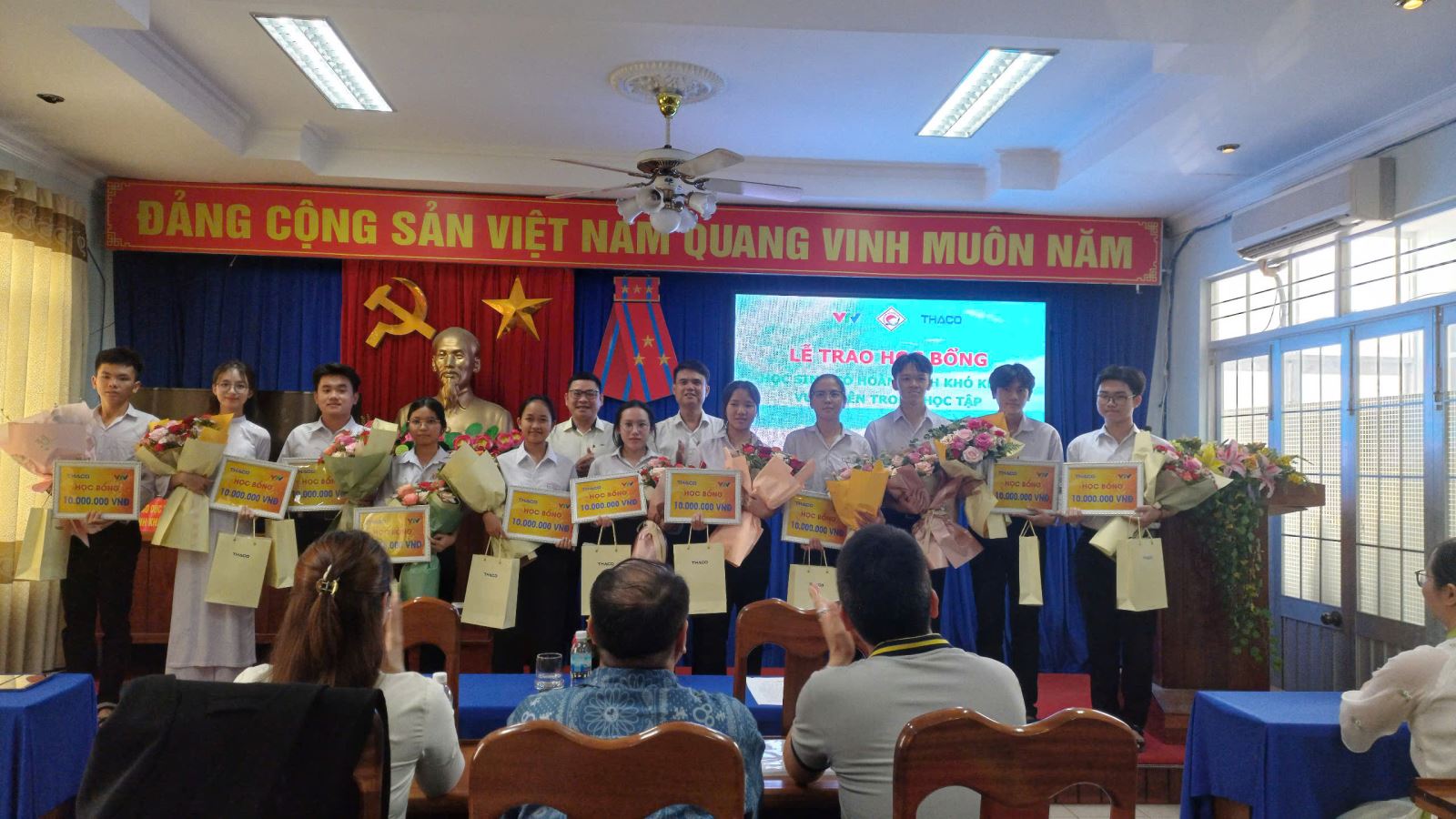 Nhận học bổng “Olympia –THACO” năm 2025